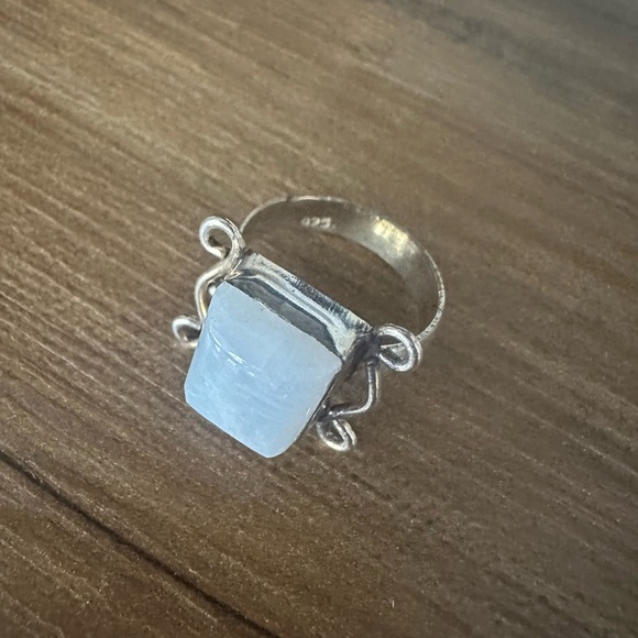 Elegant  925 Silver and White Stone Ring size 8.5 - Picture 3 of 5